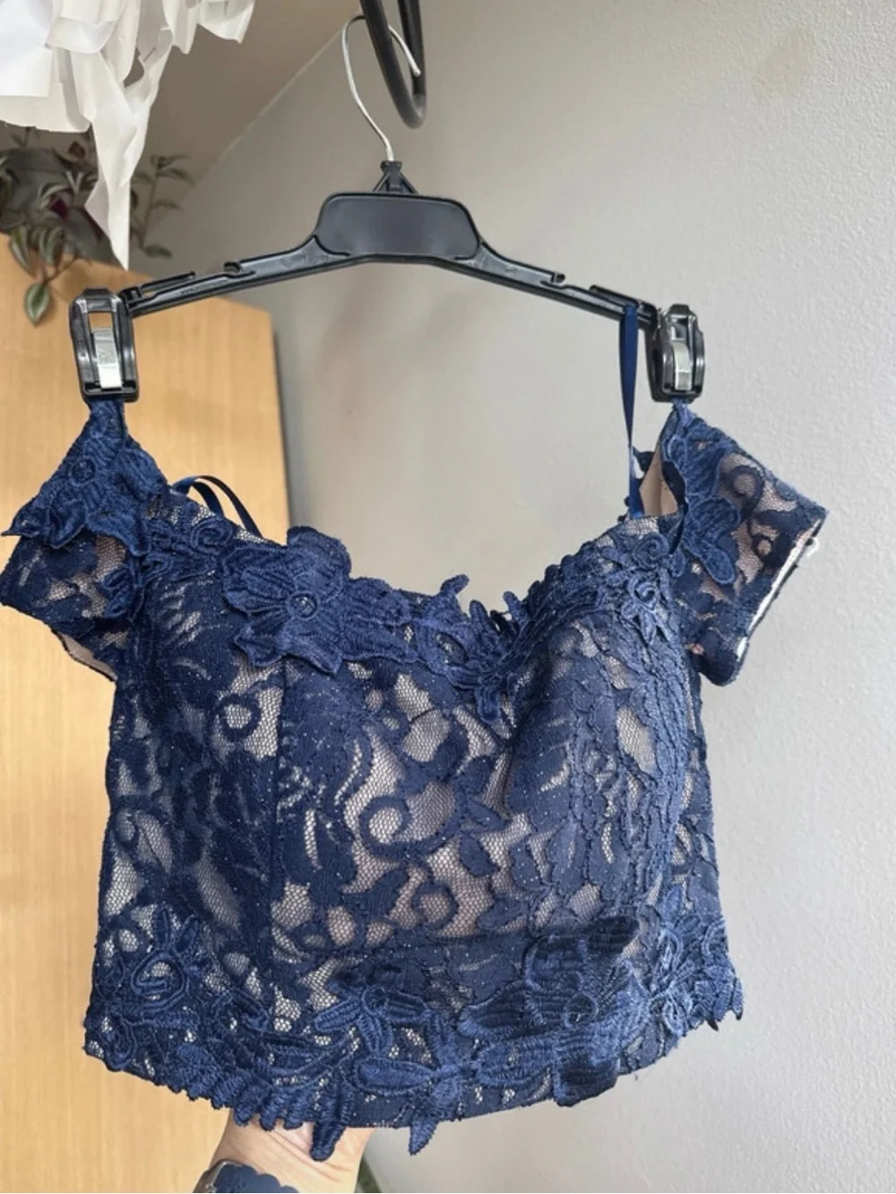 Knitted flowers around the Navy Floral Off-Shoulder Crop with skirt dress size 1